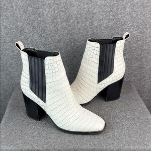 Marc Fisher White Leather Croc-Embossed Chelsea Ankle Boots Gored Panels 7M